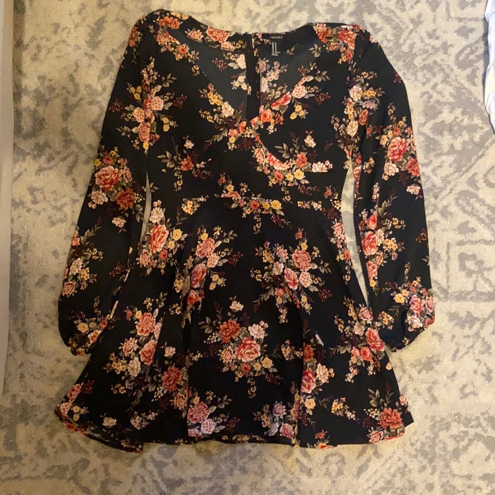 Low neck long sleeve dress
